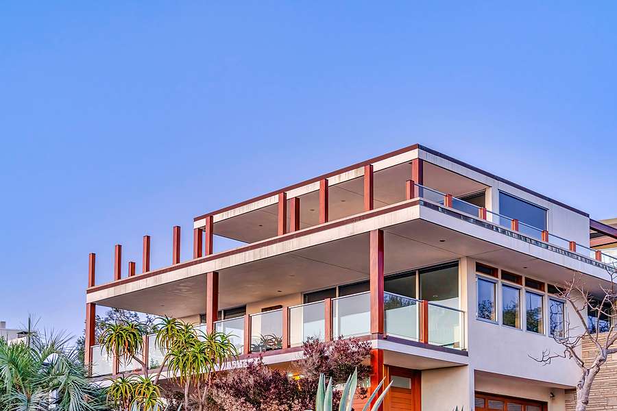 Modern Three Storey House With Balconies And Flat Roof In San Di Modern Three Storey House With Balconies And Flat Roof In San Di